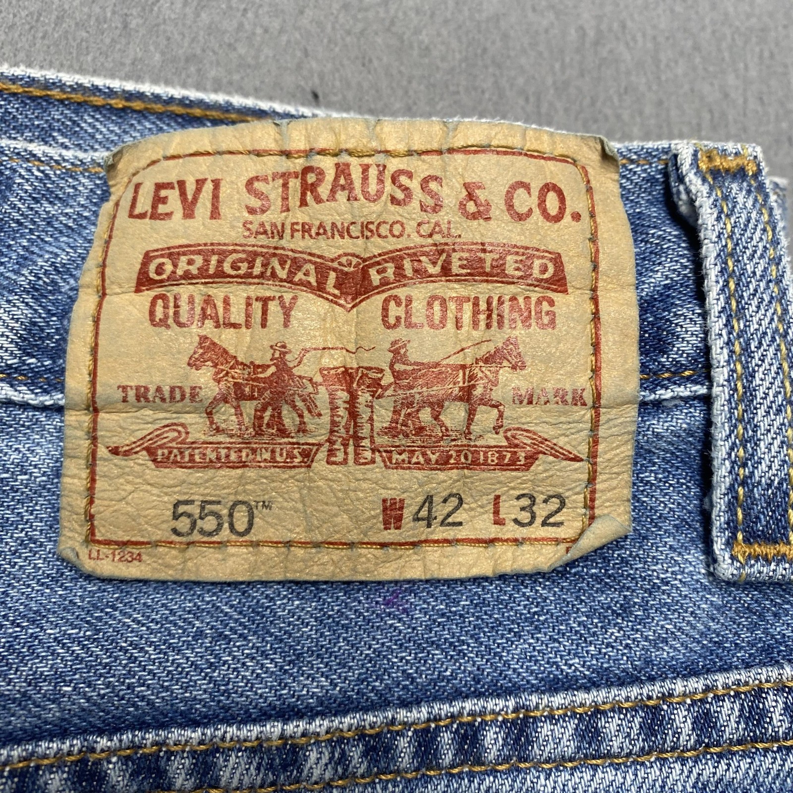 Vintage Levis 550 Jeans Mens 42×32 Light Blue Wash Relaxed Fit Tapered Denim