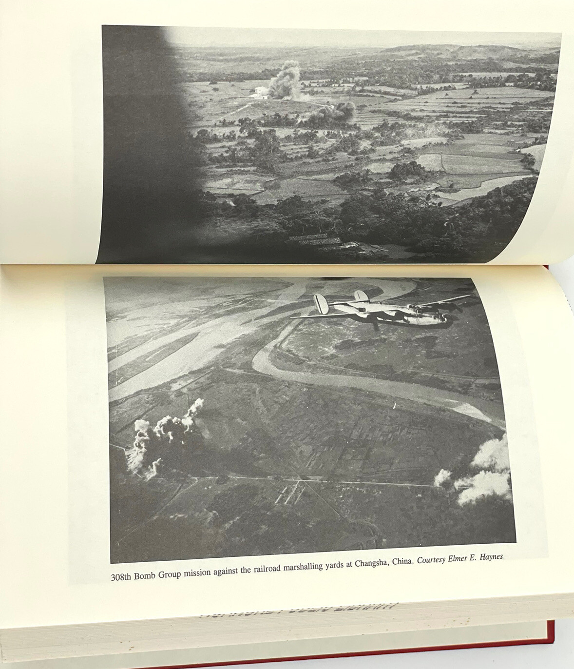 General Chennault’s Secret Weapon : The B-24 in China Hardcover Book Feuer