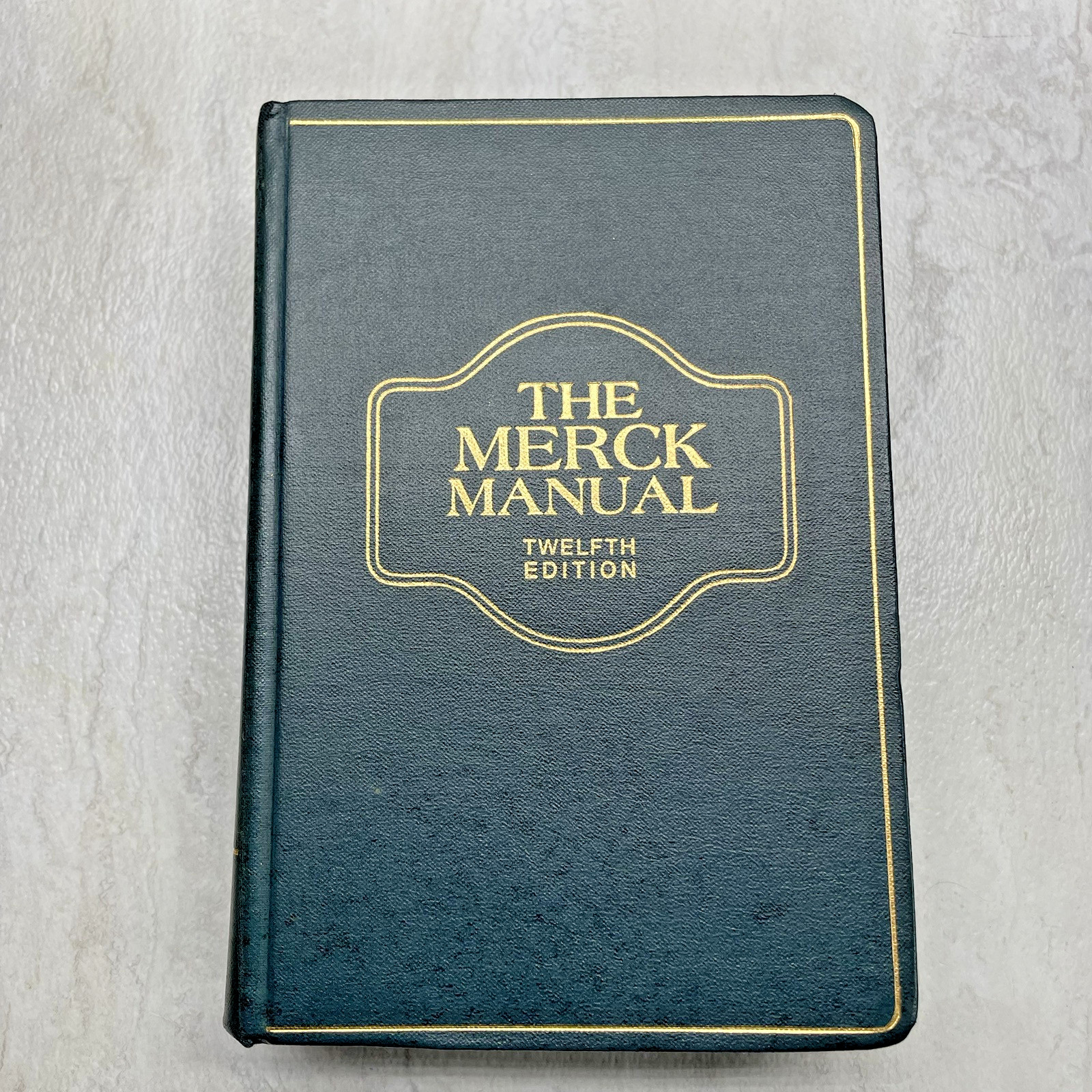 Merck Manual 12th Edition Diagnosis & Therapy Medical Book 1972 Index Tabs