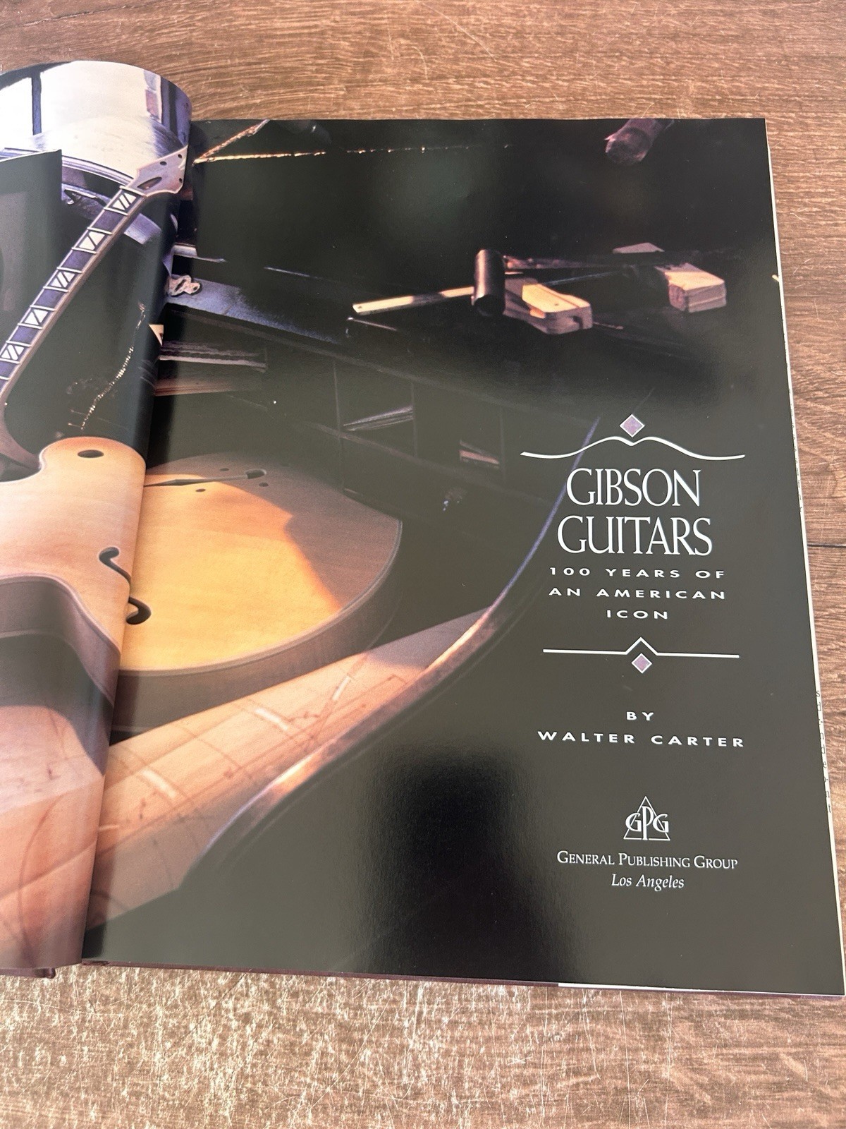 Carter, GIBSON GUITARS: 100 YEARS OF AN AMERICAN ICON, 1994, HB, DJ, 1st Ed.