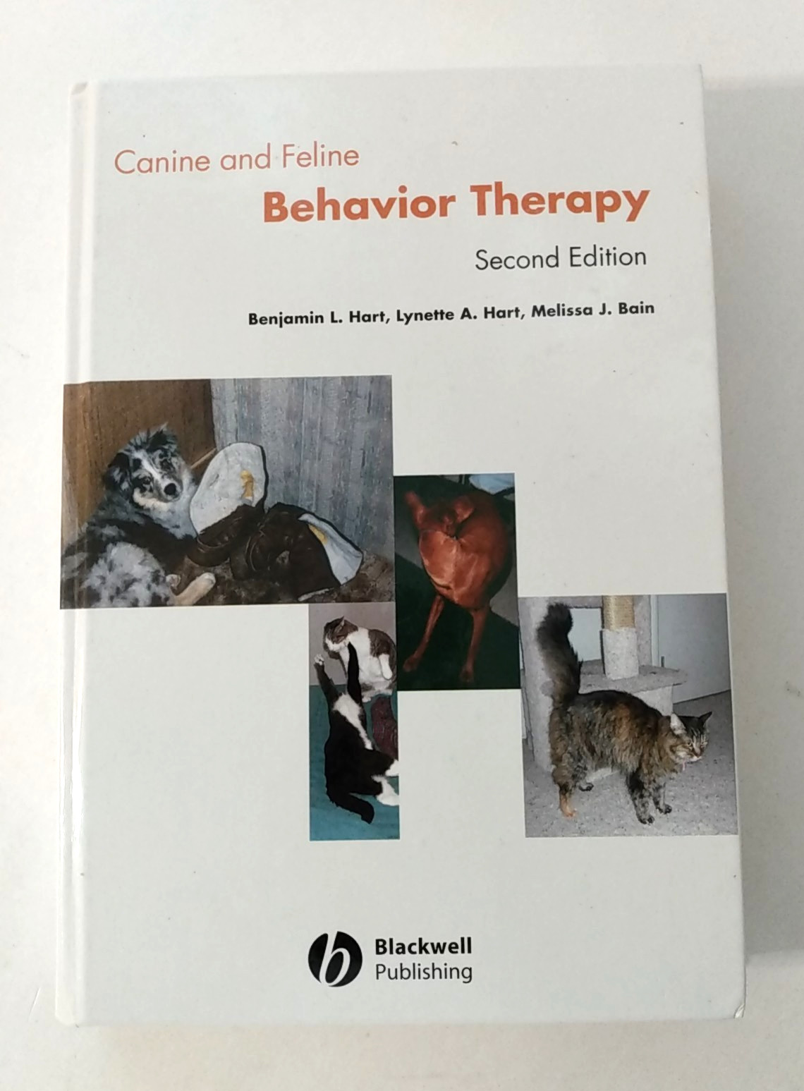 Canine and Feline Behavior Therapy (2nd Edition) Hart, Hart, Bain cat dog book