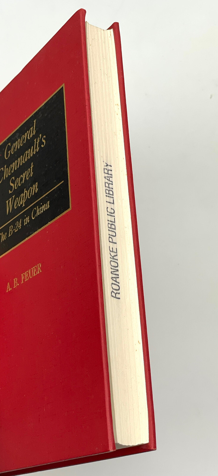 General Chennault’s Secret Weapon : The B-24 in China Hardcover Book Feuer