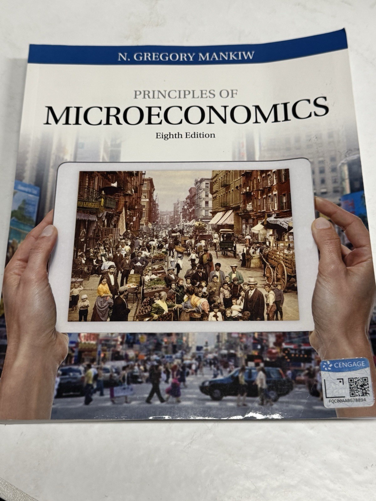 Principles of Microeconomics (Mankiws Principles of Economics) – Very Good