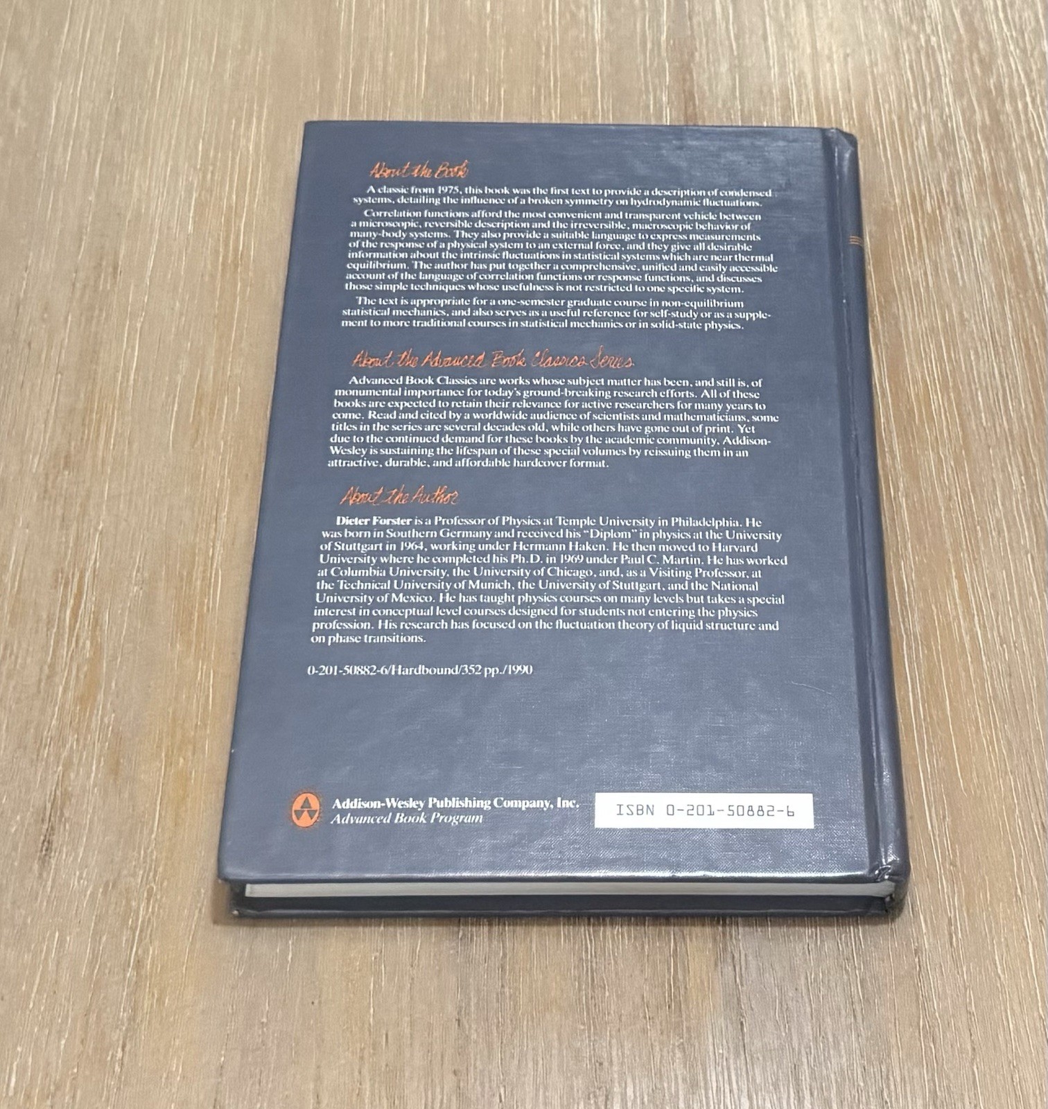 Hydrodynamic Fluctuations, Broken Symmetry & Correlation by Dieter Forster 1990