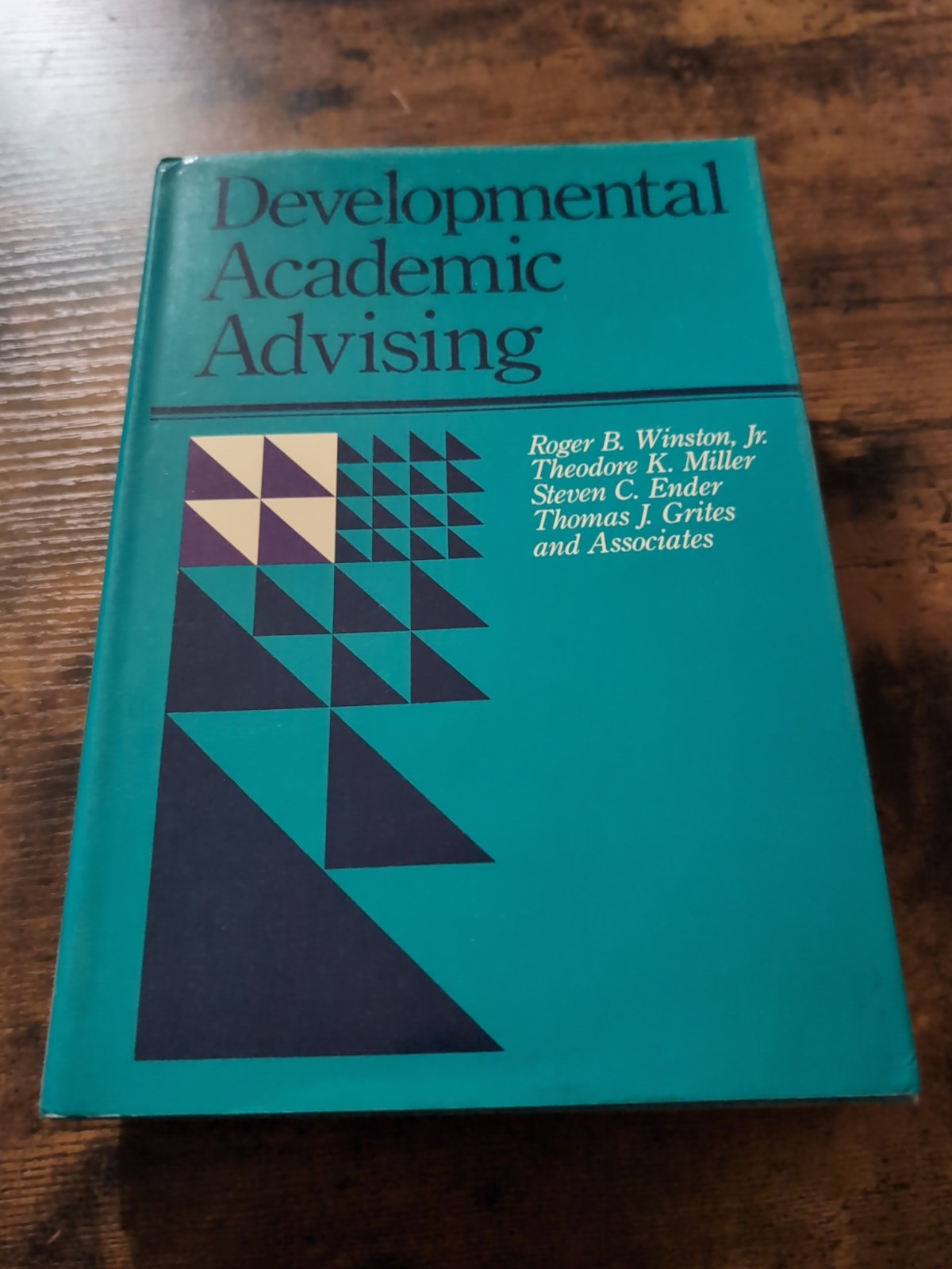 Developmental Academic Advising : Addressing Students’ Educationa