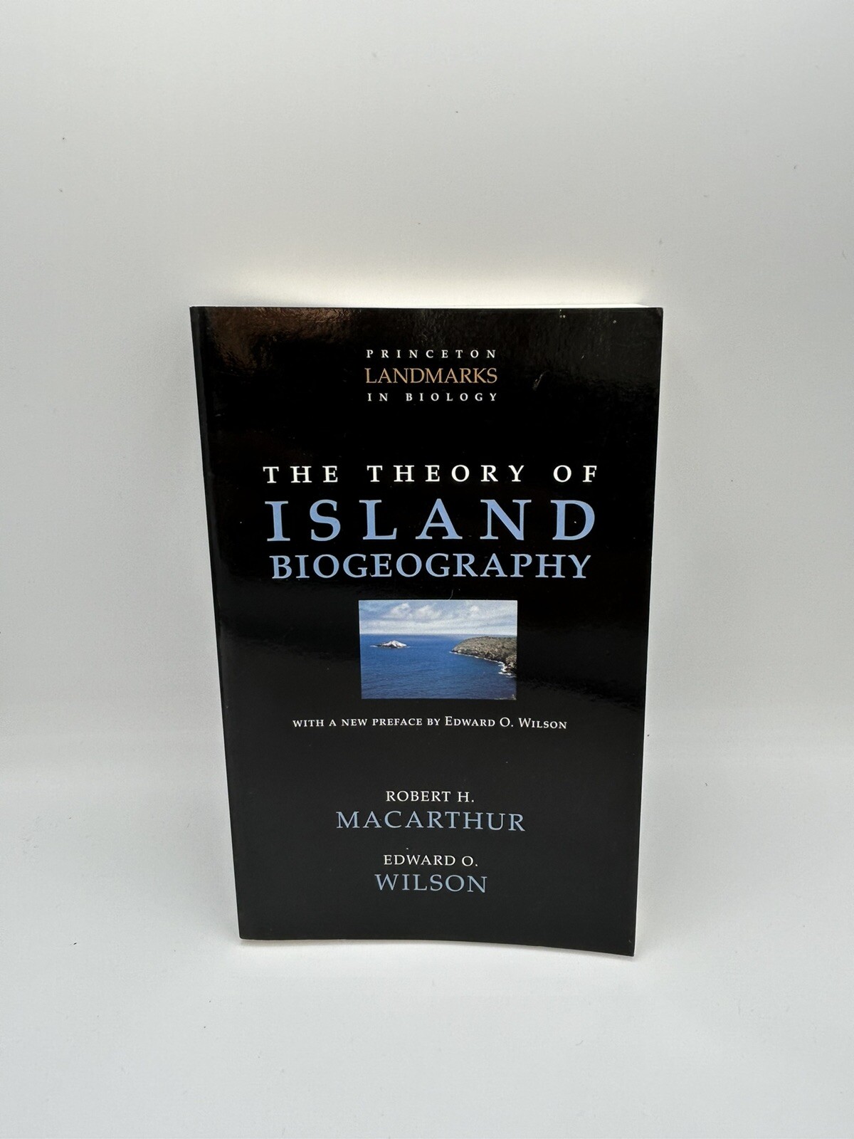 Edward O. Wilson Robert H. MacArthu The Theory of Island Biogeograph Paperback C