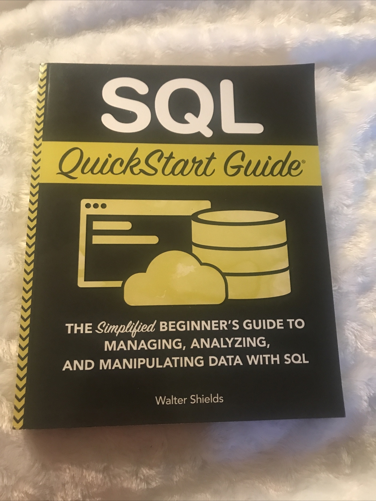 SQL QuickStart Guide: The Simplified Beginner’s Guide Paperback Walter Shields