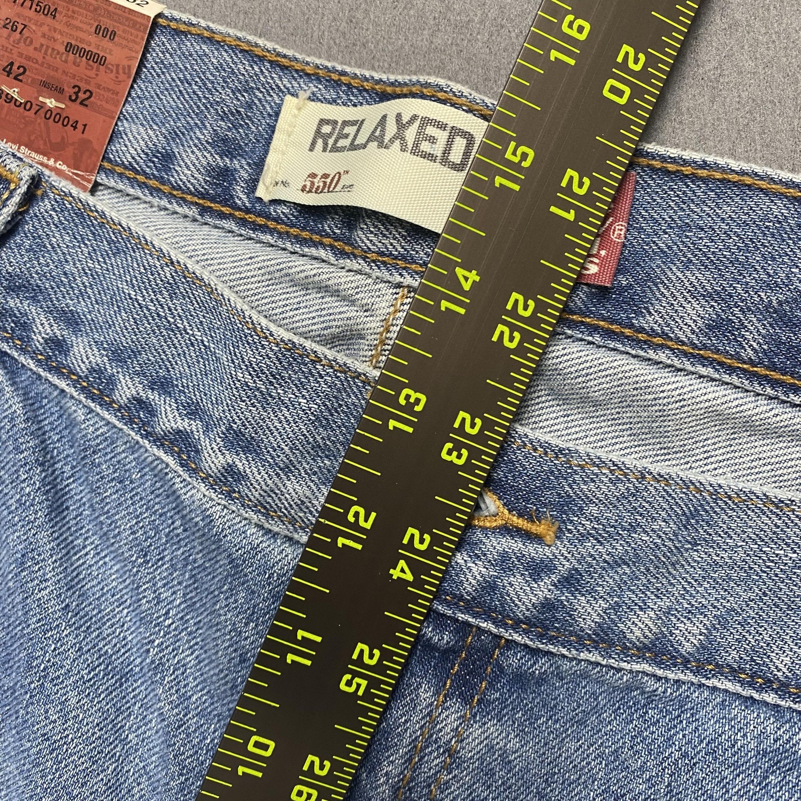 Vintage Levis 550 Jeans Mens 42×32 Light Blue Wash Relaxed Fit Tapered Denim