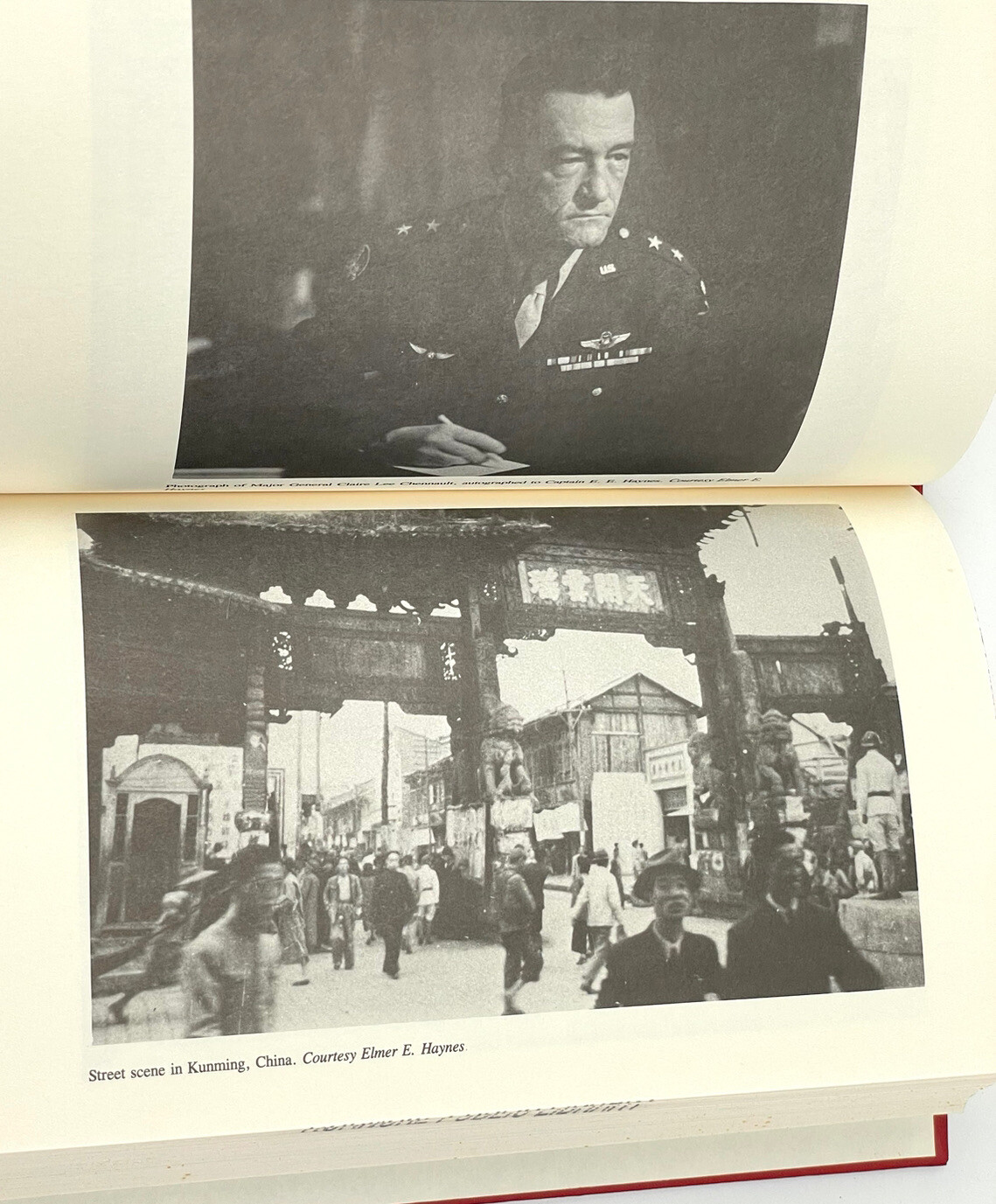 General Chennault’s Secret Weapon : The B-24 in China Hardcover Book Feuer