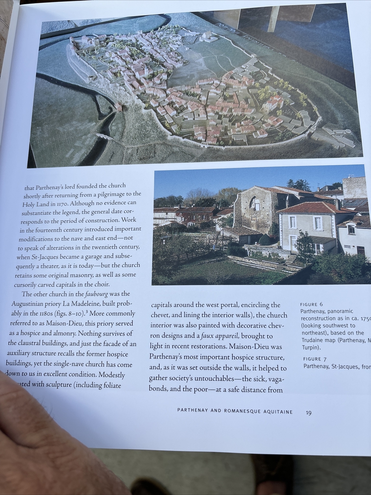 The Art Of Medieval Urbanism Parthenay In Romanesque Aquitaine Robert Maxwell