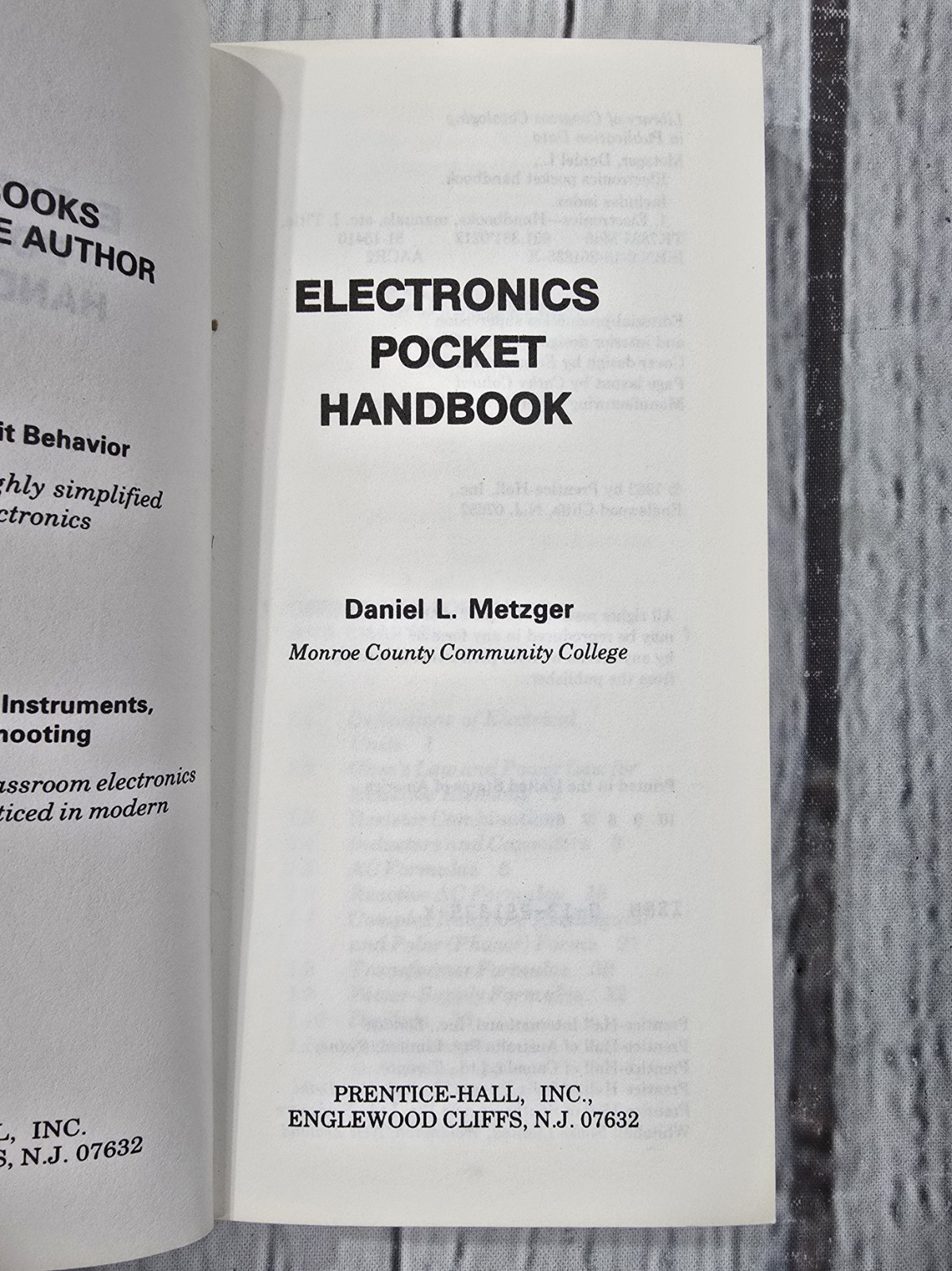 Electronics Pocket Handbook Troubleshooting By Daniel L Metzger Softcover 1982
