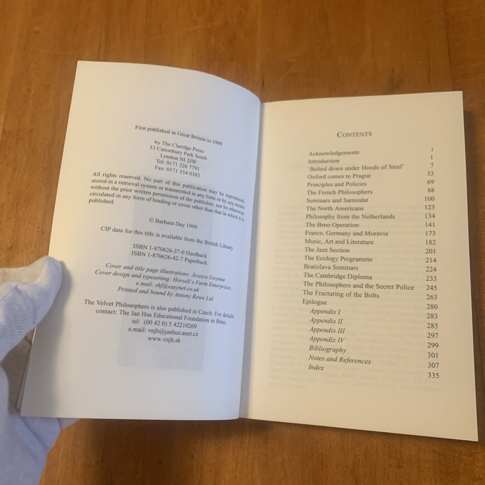 The Velvet Philosophers by Barbara Day (2000, UK-Trade Paper)