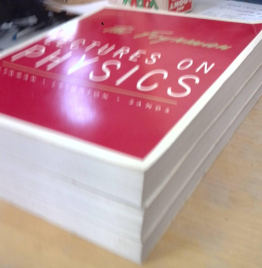 The Feynman Lectures on Physics Vol I, 2 and 3. Paperback by Feynman et al