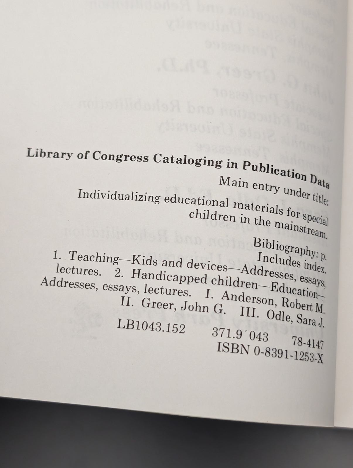 Individualizing Educational Materials for Special Children in the Mainstream (19