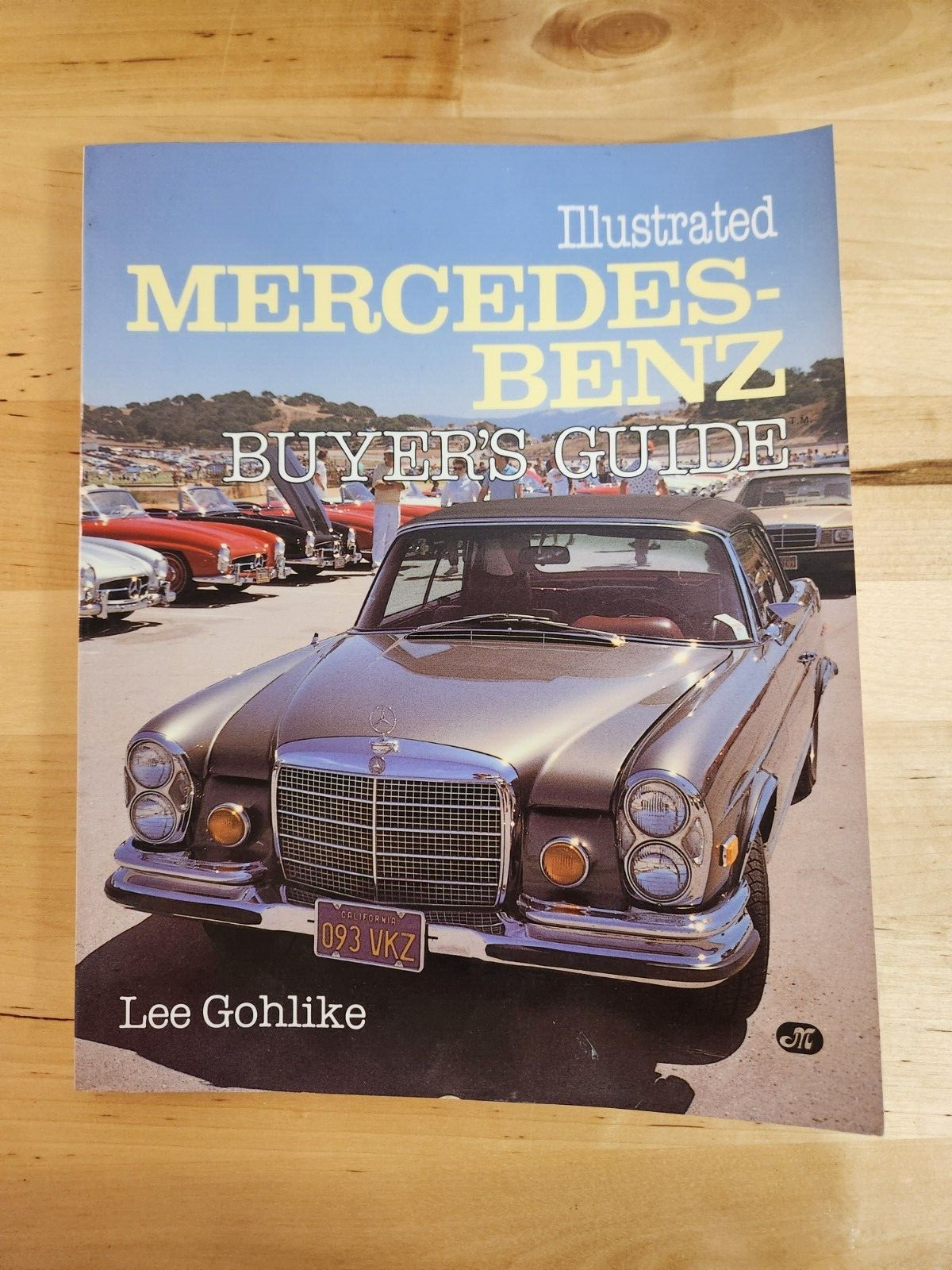 Buyer’s Guide Ser.: Illustrated Mercedes-Benz Buyer’s Guide by Lee Gohlike…