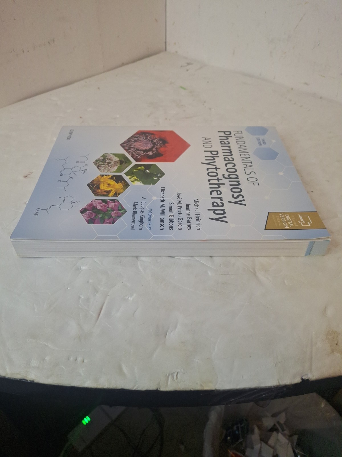 Fundamentals of Pharmacognosy and Phytotherapy 3rd Ed. Unused Code