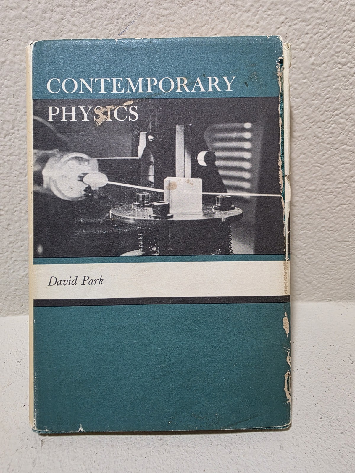 CONTEMPORARY PHYSICS by David Park HCDJ 1964 VG Condition
