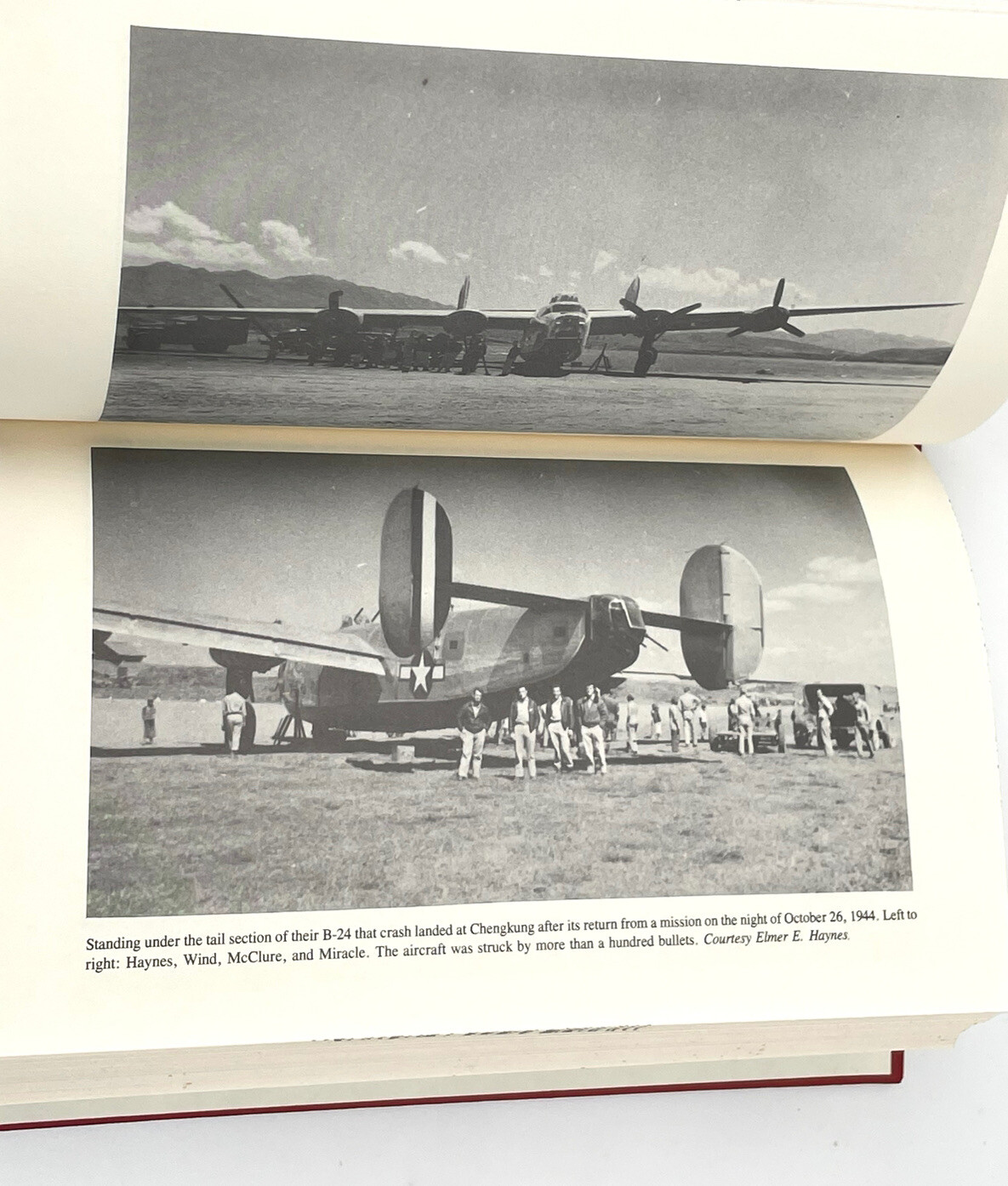General Chennault’s Secret Weapon : The B-24 in China Hardcover Book Feuer