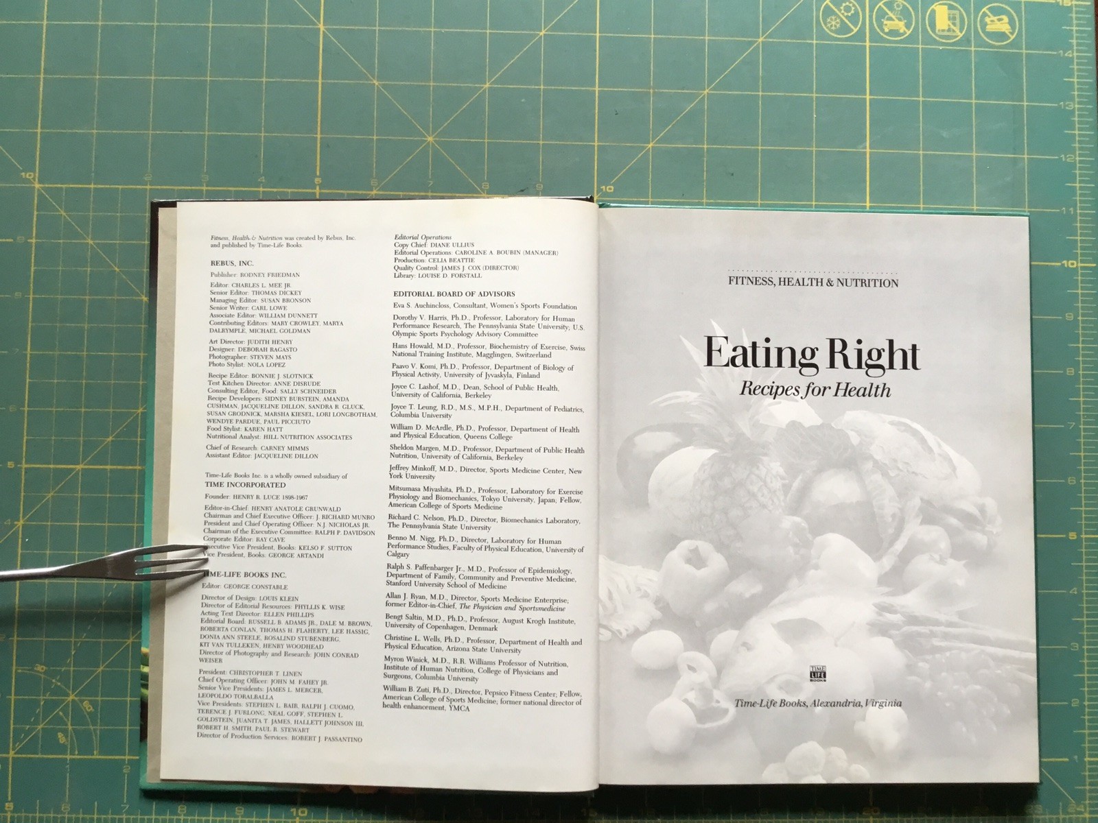 EATING RIGHT RECIPES for HEALTH COOKBOOK, 1987, 144 PAGES, NICE BOOK