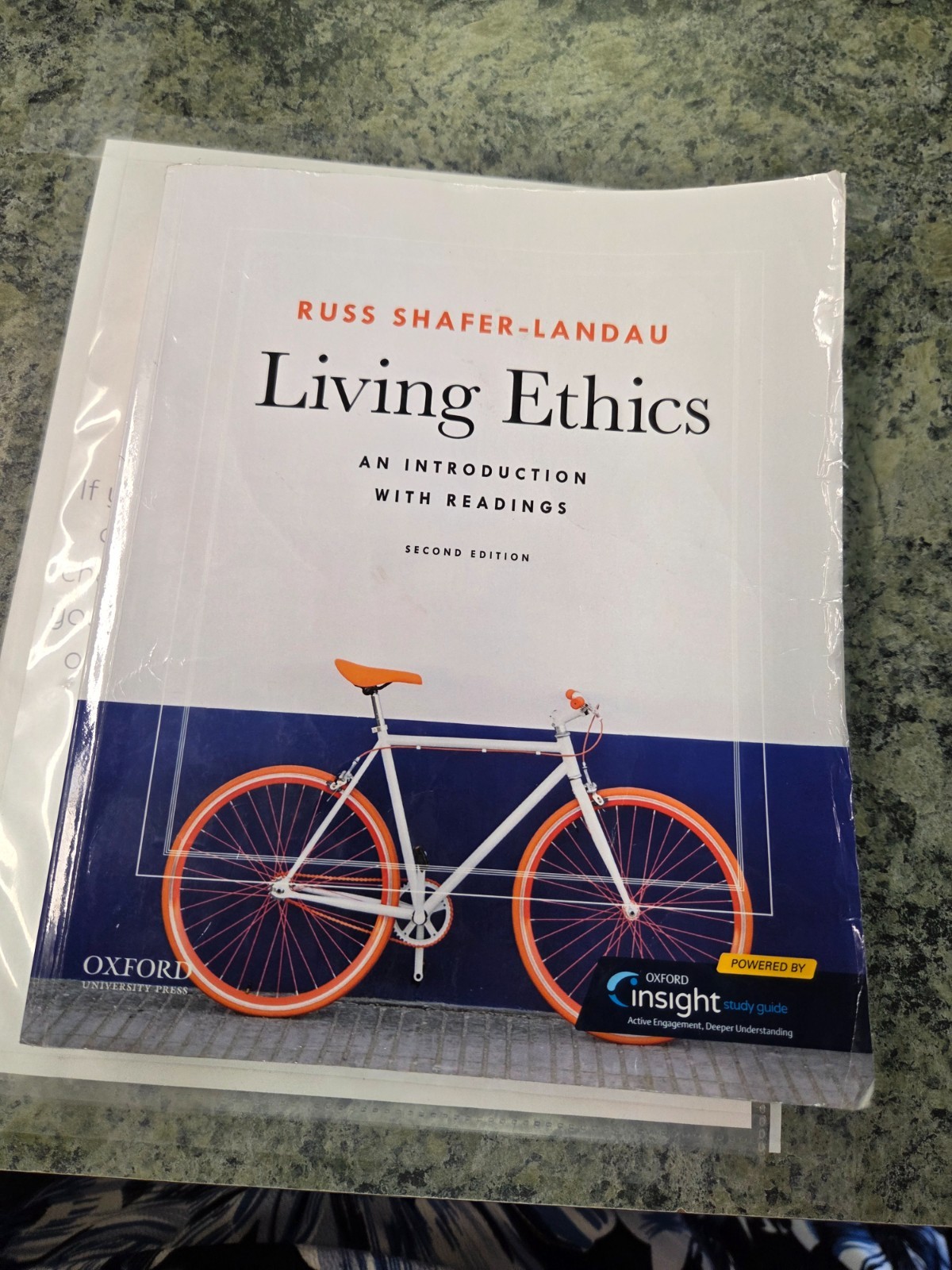 Living Ethics : An Introduction with Readings by Russ Shafer-Landau (2021, Trade