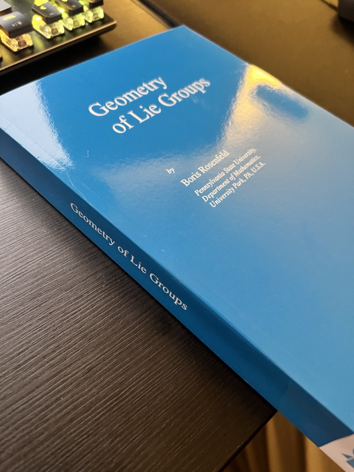 Geometry of Lie Groups – Rosenfeld