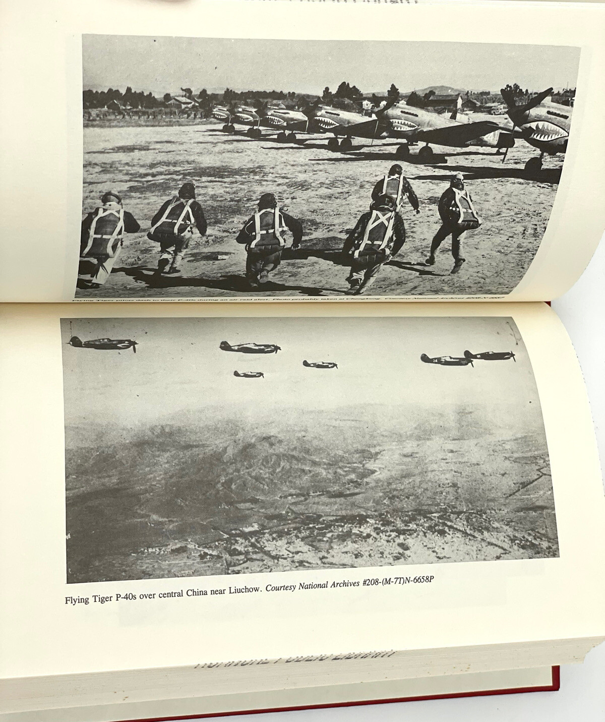 General Chennault’s Secret Weapon : The B-24 in China Hardcover Book Feuer