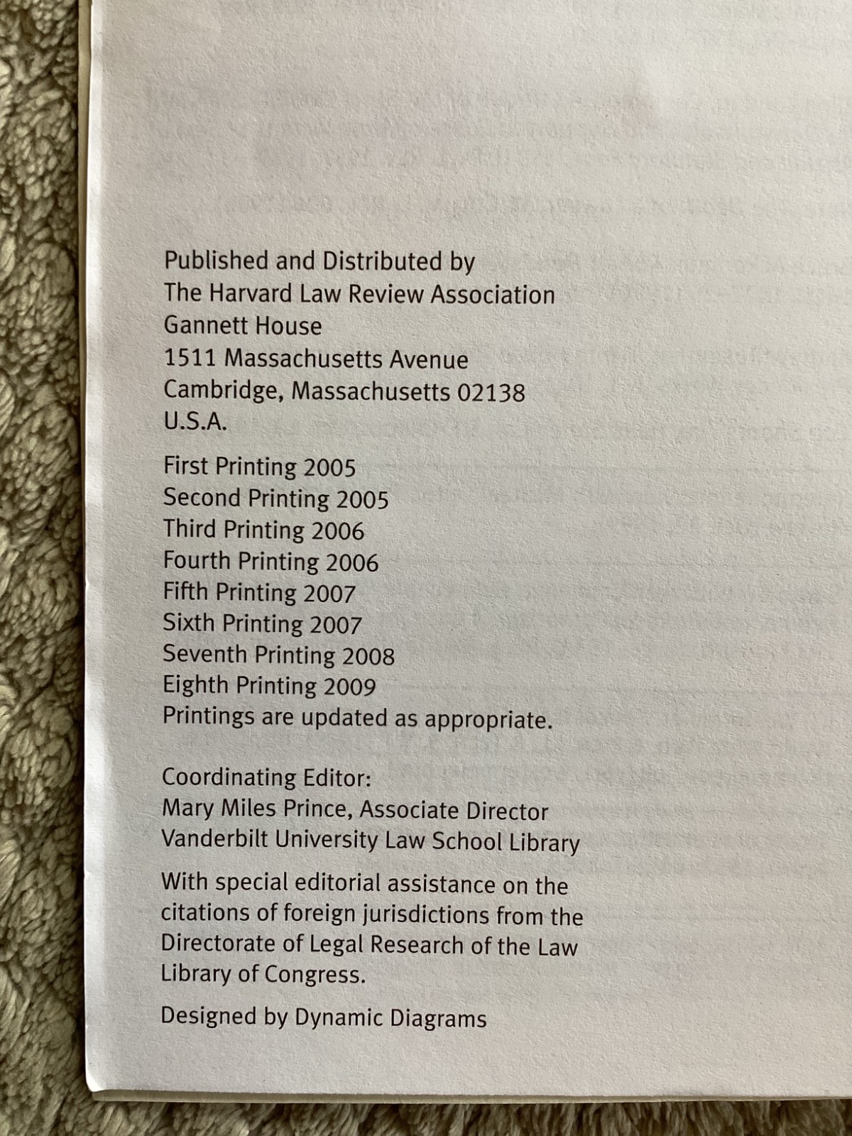 The Bluebook: A Uniform System of Citation 18th Edition (2009, Spiral PB) Law