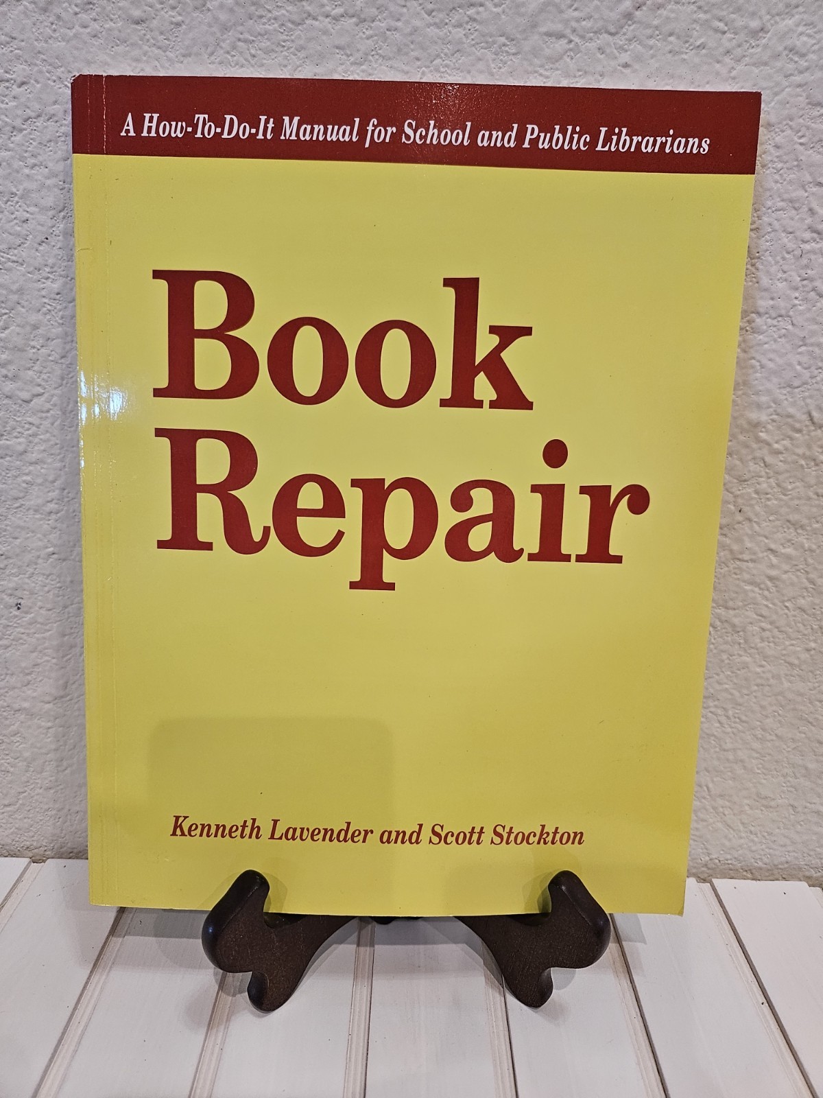 Book Repair How-To-Do-It Manual for Librarians Lavender Stockton 1992 Paperback