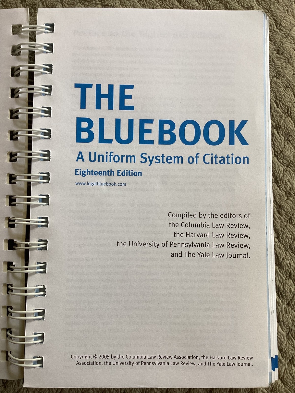 The Bluebook: A Uniform System of Citation 18th Edition (2009, Spiral PB) Law