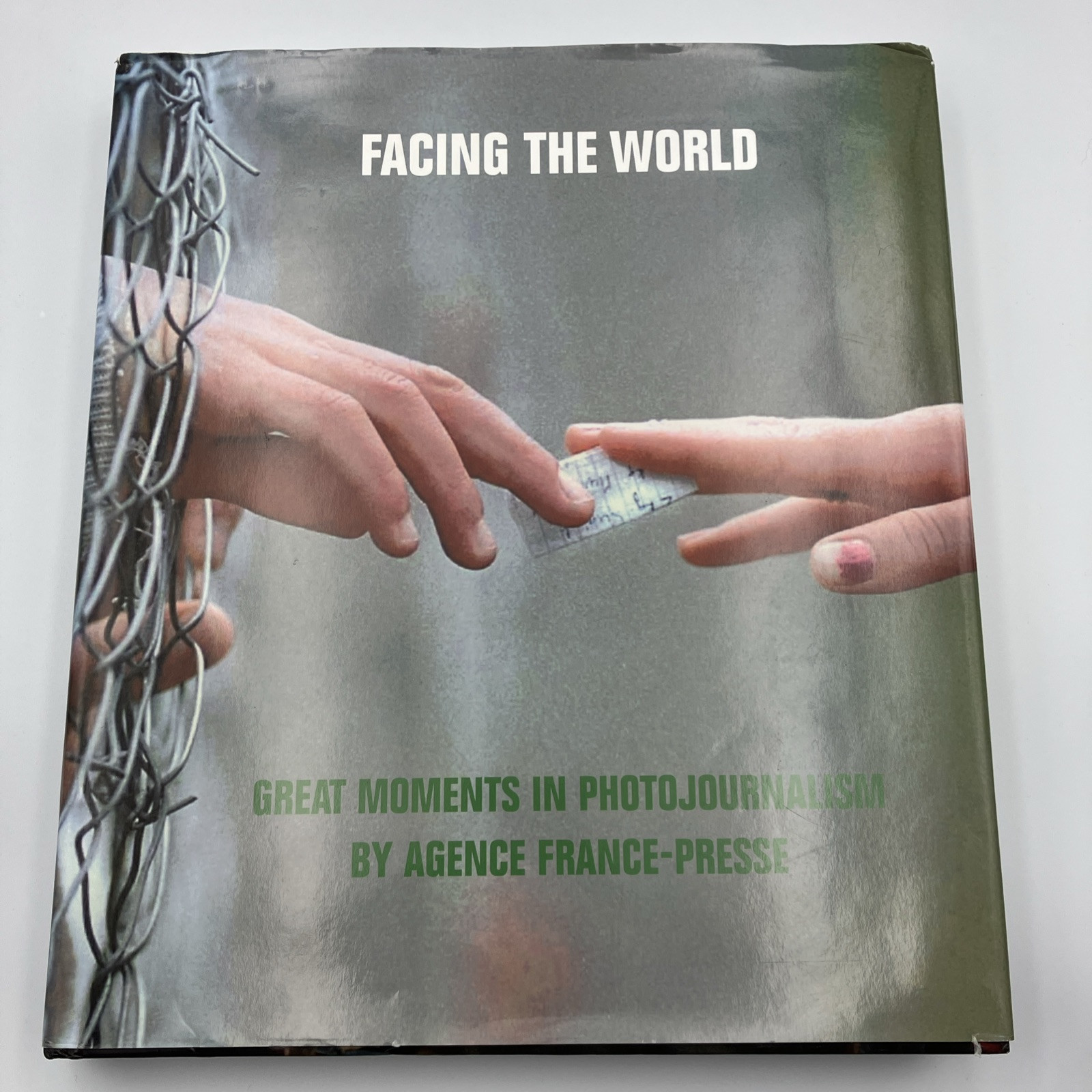 Facing the World Great Moments in Photojournalism France-Press Agence IDRB