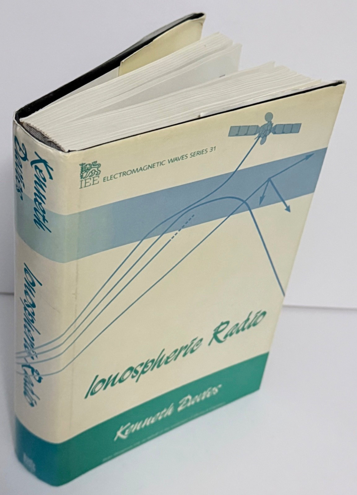 Ionospheric Radio (Electromagnetic Waves Ser.) by Kenneth Davies 1990 HC DJ