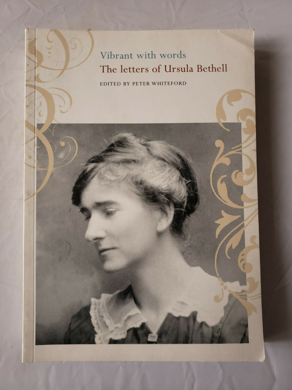 Vibrant with Words The Letters of Ursula Bethell by Ursula Bethell (Paperback)