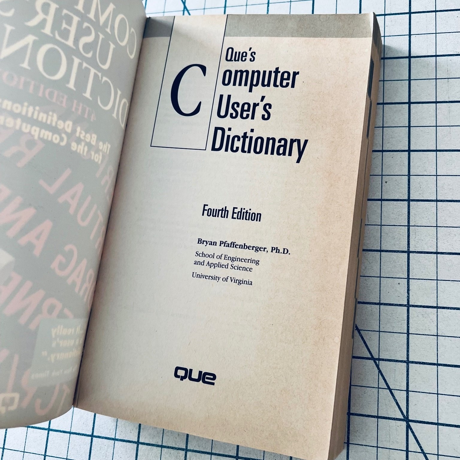 Que’s Computer User’s Dictionary 4th Edition 1993 IBM Macintosh Reference