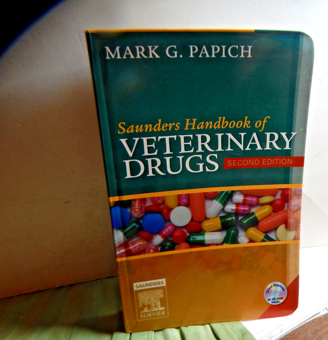Saunders Handbook of Veterinary Drugs 2nd ed Small & Large Animal VERY GOOD COND
