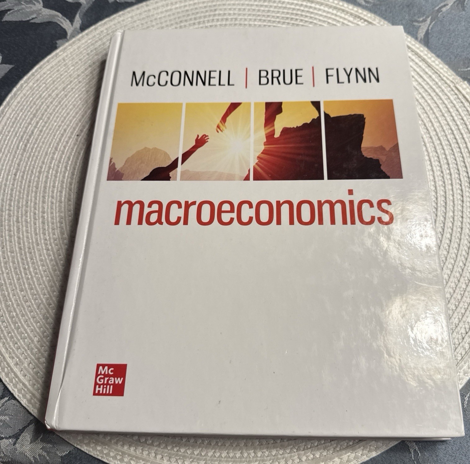 Macroeconomics 22nd Edition McConnell, Brue, Flynn (Hardcover)ISBN 9781264112456