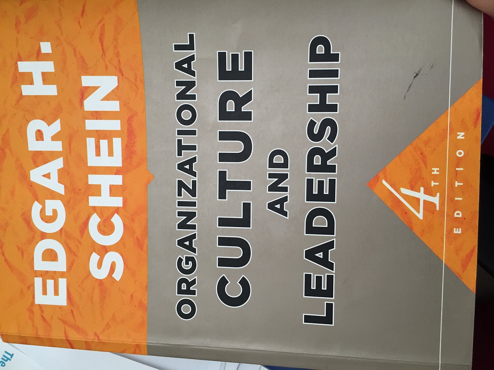Organizational Culture and Leadership – paperback Schein, Edgar H.